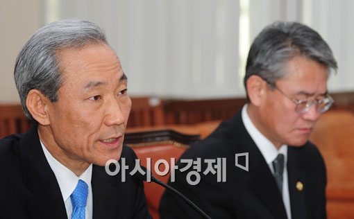 [포토] 답변하는 김종훈 본부장