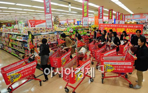 [포토] '공짜 쇼핑 찬스를 잡아라~'