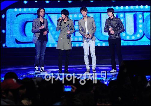 [포토]씨엔블루, 엠카운트다운 4월 첫째주 1위!