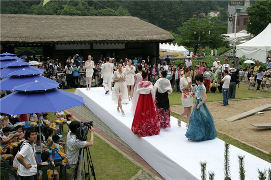 지난해 열린 '한산모시옷 패션쇼'.