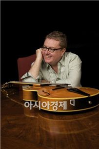 재즈 평론가 황덕호, 'Three Guitars' 관람기 - 남자 3, 기타 3...감성의 현, 삼삼하다
