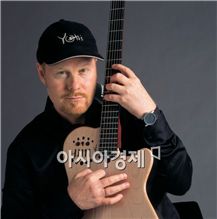 재즈 평론가 황덕호, 'Three Guitars' 관람기 - 남자 3, 기타 3...감성의 현, 삼삼하다