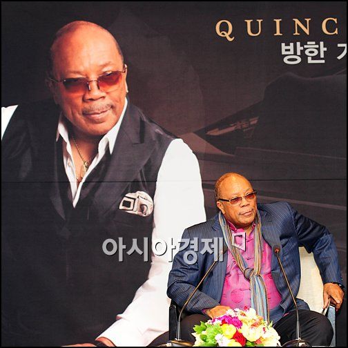 [포토]퀸시 존스 '사진보다 실물보니 좋죠?'