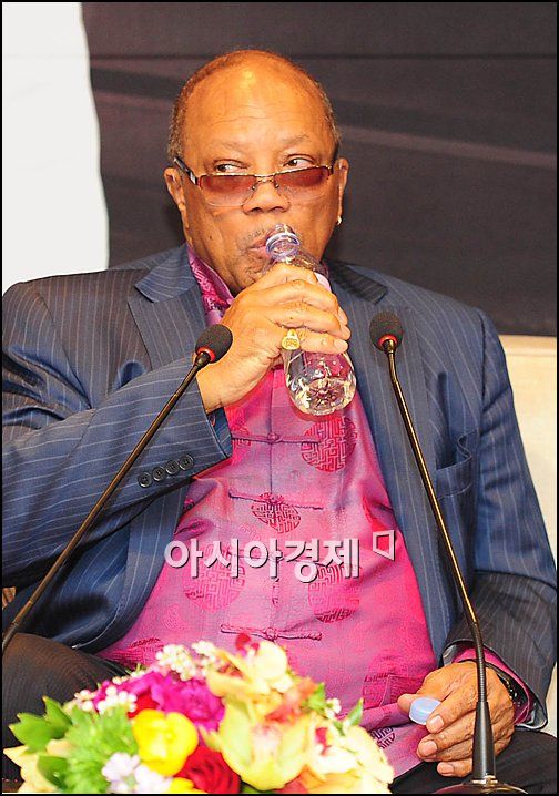 [포토]퀸시 존스 '기자간담회는 늘 긴장해'