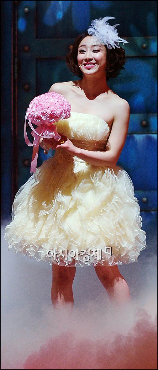 [포토]천상지희 선데이 '웨딩드레스 자태, 어때요?'