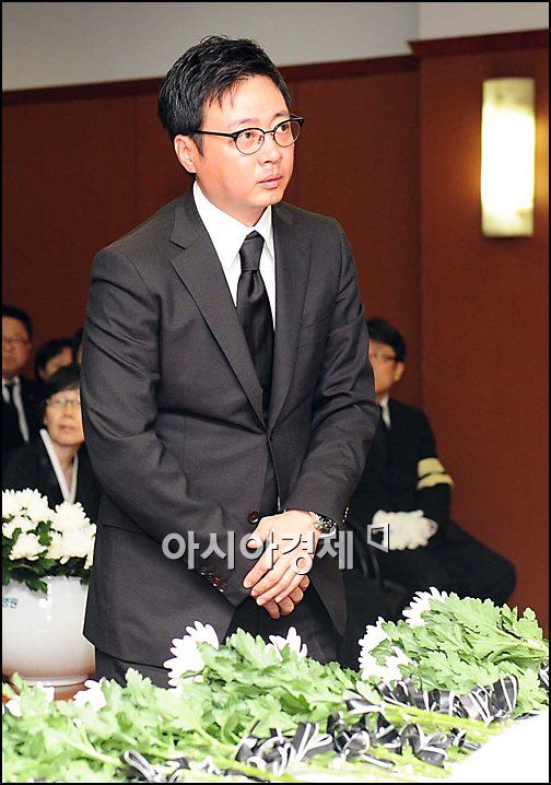 [포토]윤다훈 '아! 故 신현택 회장님'