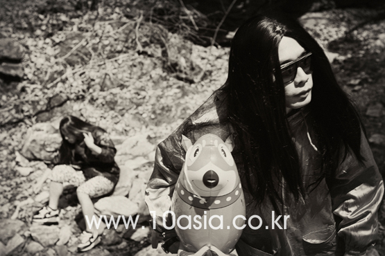 UV│“음악으로 한 건 해보려는 건 아니다” -2