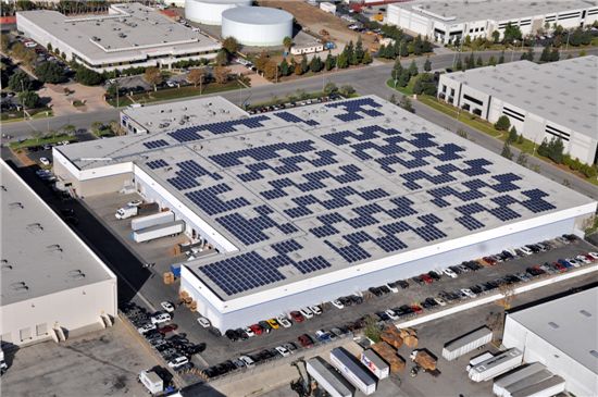 삼성전자가 올해 2월부터는 캘리포니아 란쵸 도밍구에즈에 위치한 북미 규격시험소(QA-Lab)에 설치한 태양광 패널. 
