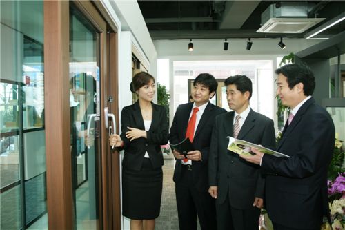 LG하우시스, 매장형 창호 전문점 개장 