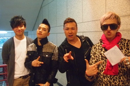 DJ Daishi Dance strikes a pose with Big Bang members 