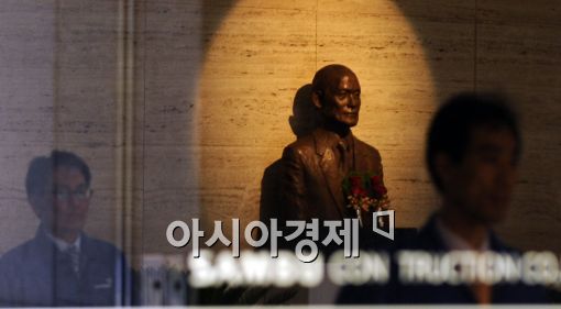 [포토]굳은표정의 삼부토건 직원들