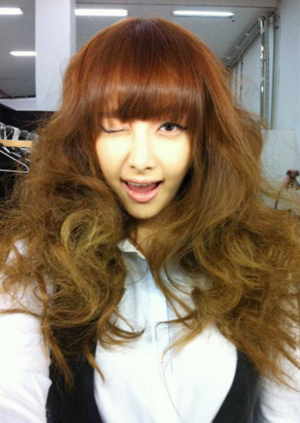 컴백 앞 둔 빅토리아, 깜찍 윙크 사진 공개.."정말 귀여워"