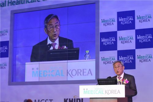 "오는 2015년 외국인환자 30만명 유치할 것"