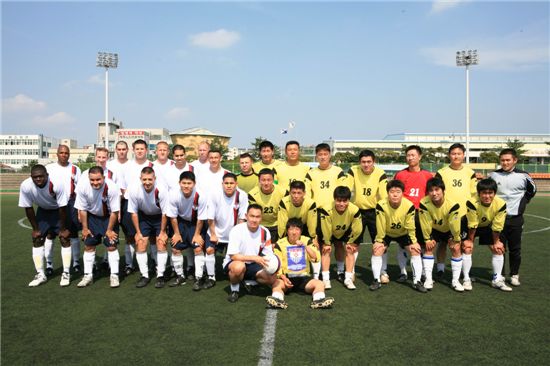 2007년 제주시청팀과 축구친선경기 기념
