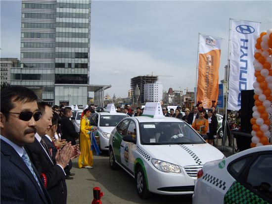 현대자동차는 몽골 울란바토르시에서 아반떼(현지명 엘란트라) 택시를 런칭했다고 14일 밝혔다.

