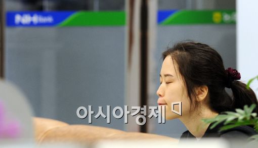 [포토]힘든 은행업무!