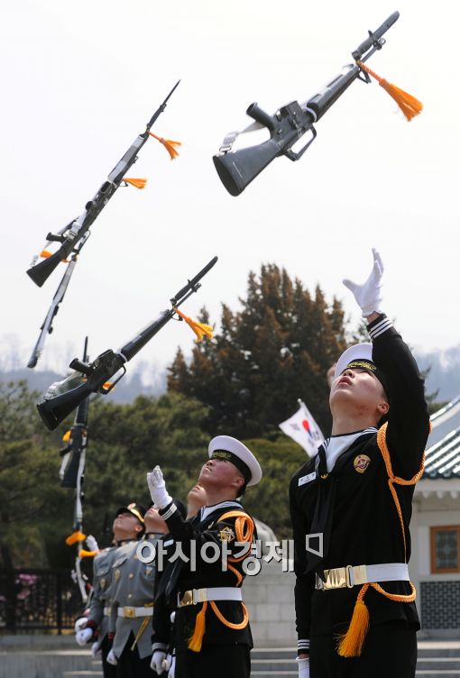 [포토]의장대의 화려한 시범