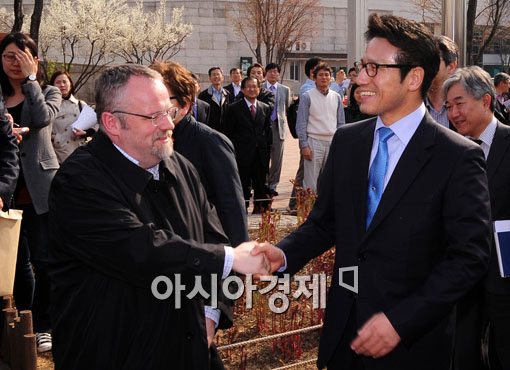 [포토] '외규장각 의궤, 이젠 잘 보관하겠습니다'