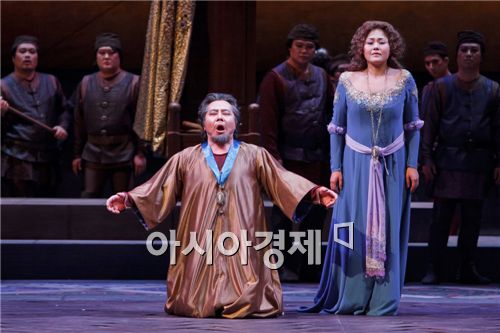 베르디 오페라 '시몬 보카네그라'와 맞장뜨다