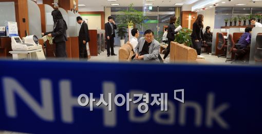 [포토]이른시간 붐비는 농협