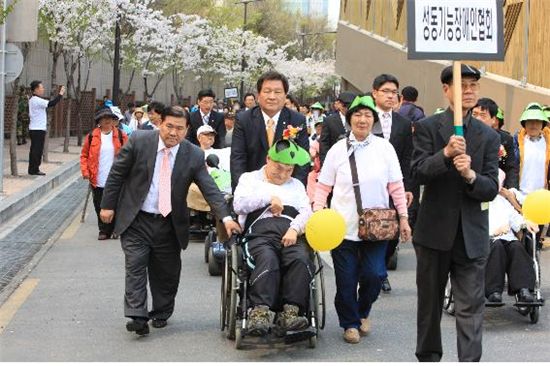 고재득 성동구청장, 장애인의 날 걷기대회 참석 