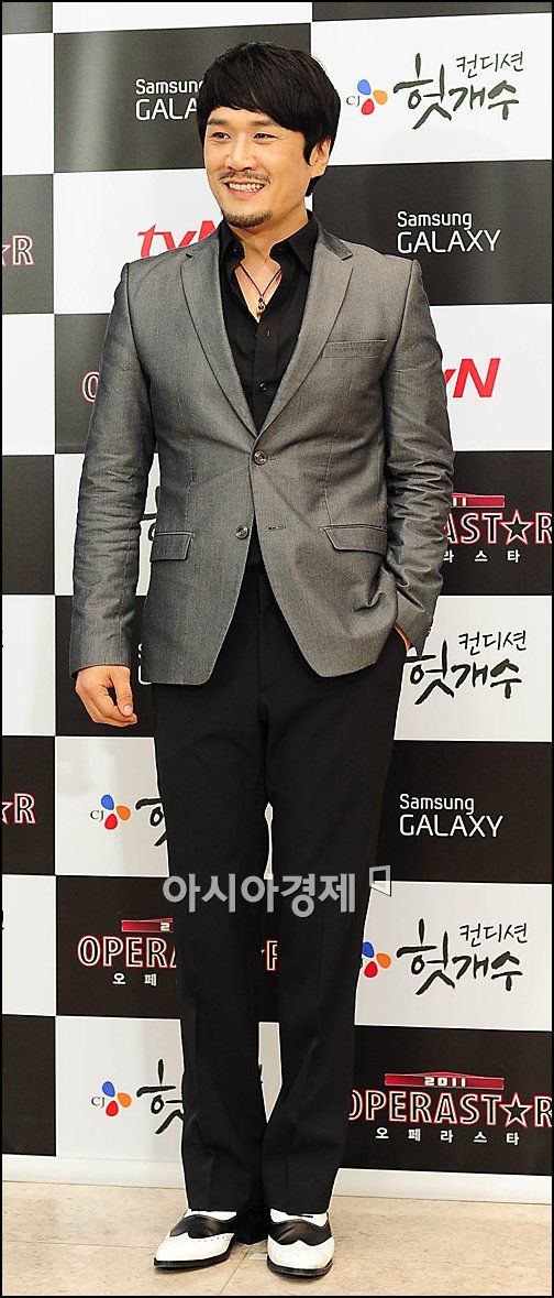 [포토]JK김동욱 '이번주도 통과하겠죠?'