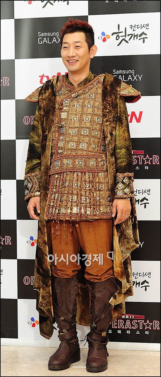 [포토]김창렬 '이번주 내가 떨어지면, 다 갑옷때문'