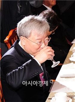 [포토] PF 부실.. 속타는 김석동 위원장