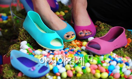 [포토] 캔디로 새봄 컬러를 신으세요~