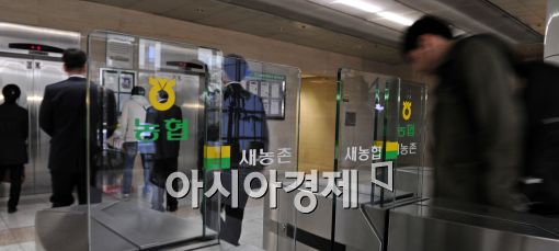 [포토]고개숙인 IT본부 직원들