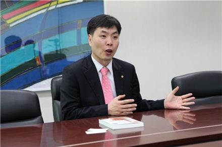 용대인 동부증권 리서치 센터장