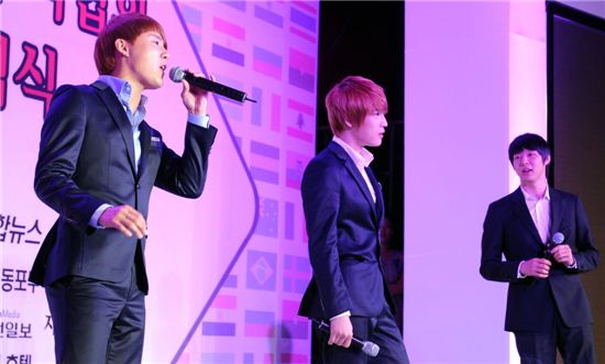 JYJ performs at the "World-OKTA 30th Anniversary" held at the Sheraton Walker Hill Hotel on April 18, 2011. [Prain Inc.] 