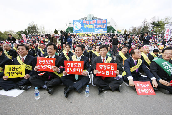 안희정, 이명박 대통령에 “약속 지키시오”