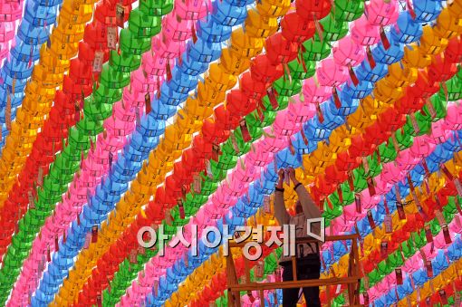 [포토]부처님 오신날 밝힐 연등행렬