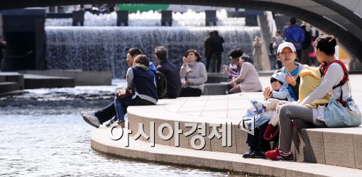 [포토]봄을 즐기는 청계천