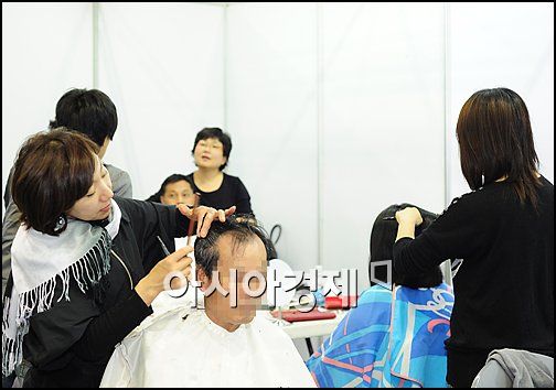 [포토]'장애인 위한 무료 헤어컷 봉사'