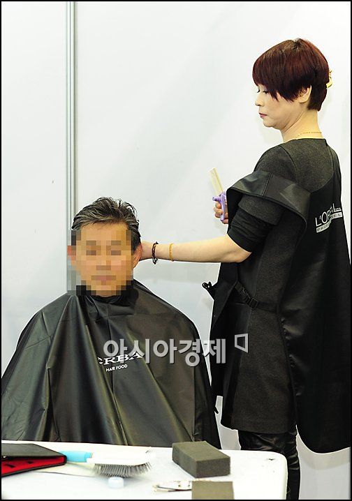 [포토]'장애인 위한 재빠른 손놀림'