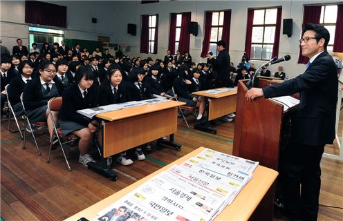 신문을 읽으세요! 정병국 문광부 장관 특강 
