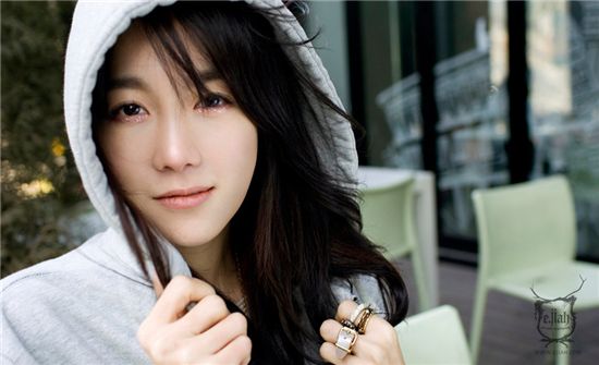Korean actress E Ji-ah [Official E Ji-ah website]