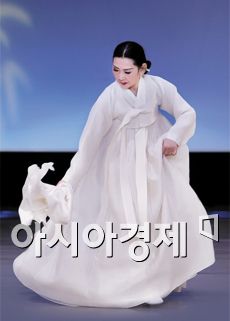 한국 전통춤의 맥을 잇는다 - 한국의 명인명무전 개최