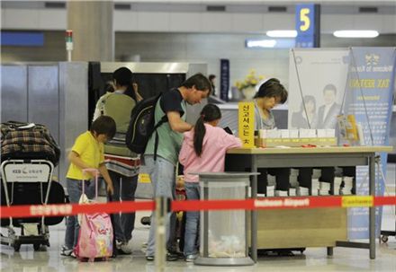 [못말리는 짝퉁의 경제학]명품 대리만족 허영심을 쫓는 음지 寄生산업 