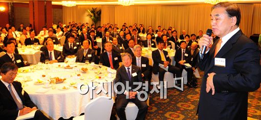 [포토] 공인회계사 조찬 참석한 이재오 장관