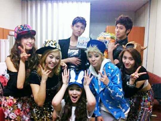 Girl group f(x) and duo TVXQ [Victoria's official me2day website]