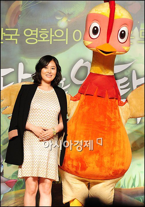 [포토]문소리 '임신한 티, 나나요?'