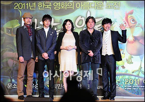 [포토]한자리 모인 '마당을 나온 암탉'의 주역들