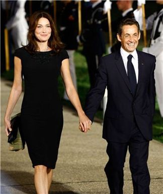 프랑스 대통령 니콜라 사르코지와 모델 출신 퍼스트레이디 카를라 부르니.