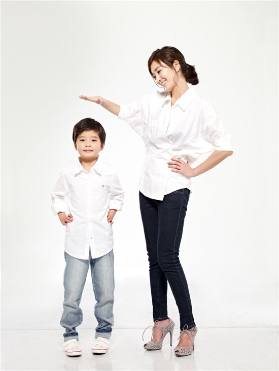 오연수, 아들 첫 공개..아빠 손지창 닮아 미남이네!