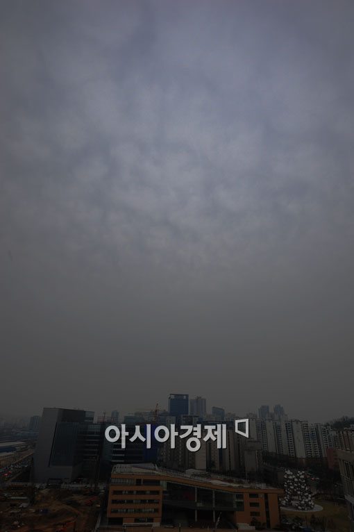 [포토] 먹구름 몰린 서울 하늘