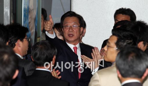 [포토]강재섭 후보의 마지막 인사