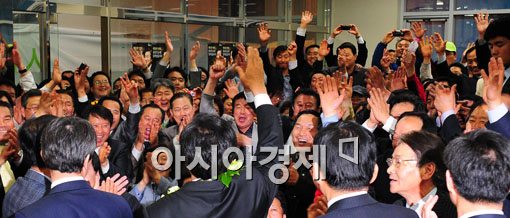 [포토] 열광하는 손학규 지지자들